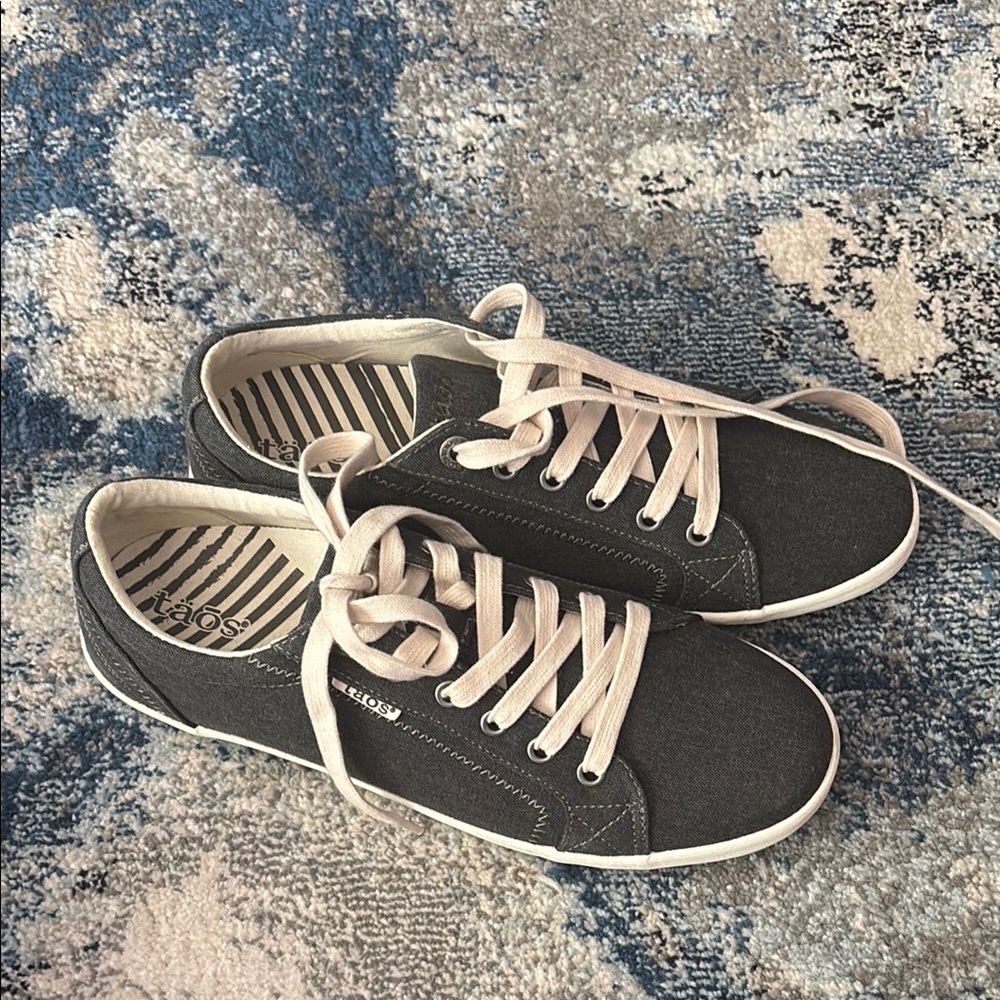 Taos arch support sneakers. NEW!